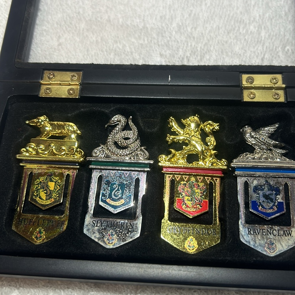 Hogwarts House Metal Bookmark Set W/ Case The Noble Collection Harry Potter - Picture 2 of 5